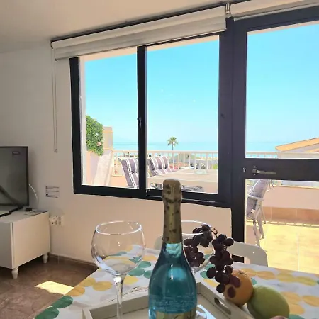 Lidia 2 Front Line Beach, One Bed توريمولينوس